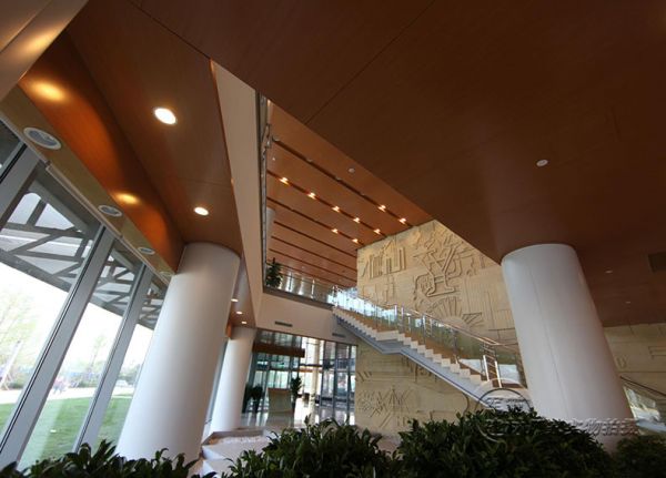 【富騰建材】鋁單板廠家對(duì)價(jià)錢的定位如何？